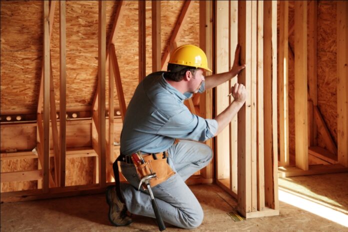 Поддержание и восстановление деревянных элементов в строительстве жилых помещений